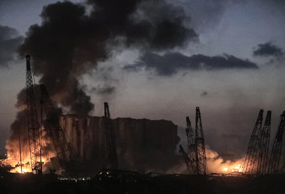 &#91;FOTO &amp; VIDEO&#93; Detik-detik Ledakan Besar Guncang Pesisir Beirut, Lebanon