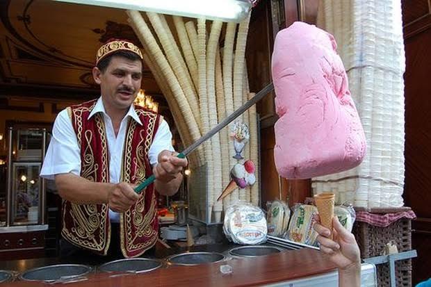 Dagangan Gak Laku Kakek Penjual Es Krim Ketiduran Di Pinggir Jalan