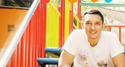 Selain Deddy Courbuzier Aktor Indonesia Dibawah Memutuskan Pindah Agama Menjadi Islam