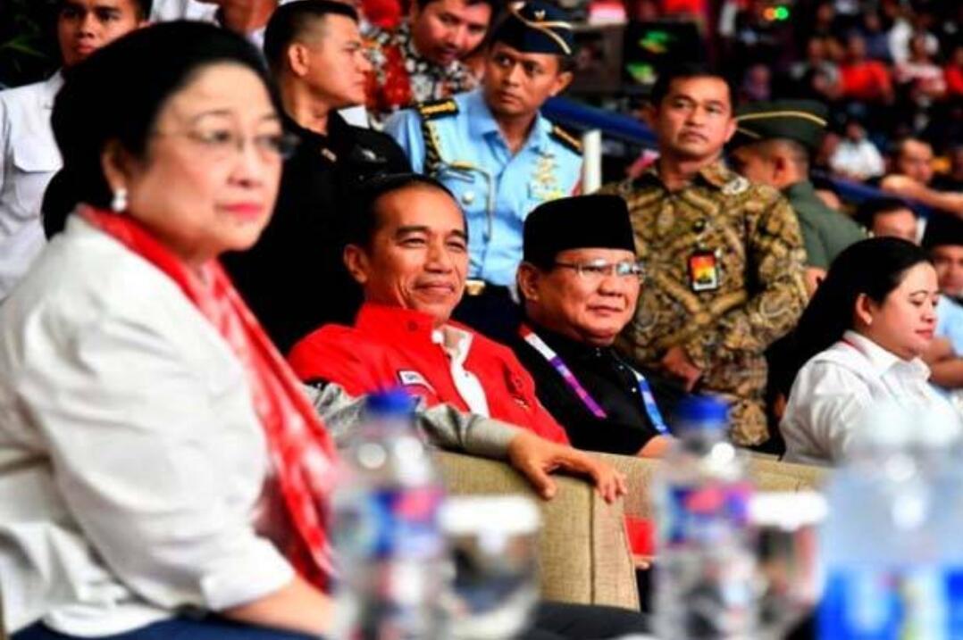 Jokowi 'Digenggam' Megawati, Prabowo Bukan 'Putra Mahkota' di 2024