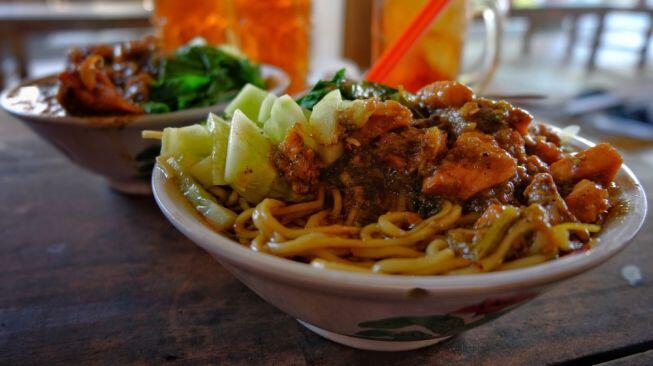 Mie Ayam Cuma Lima Ribu Ini Ada di Yogya, Porsinya Bikin Kenyang!