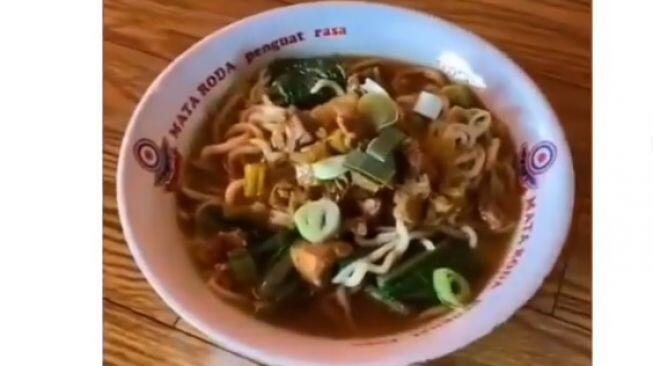 Mie Ayam Cuma Lima Ribu Ini Ada di Yogya, Porsinya Bikin Kenyang!