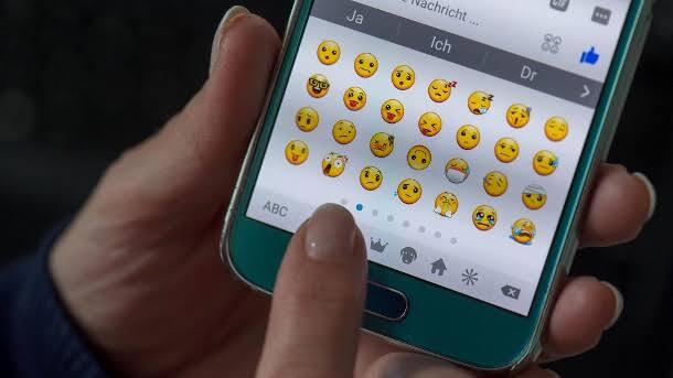 Jangan Asal Pakai, 9 Emoji Ini Berbeda Makna di Negara Lain, lho!