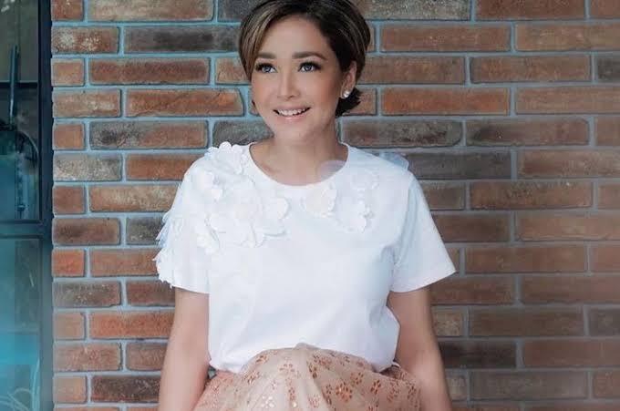 Maia Estianty Menolak Tua, Pakaiannya Bergaya Ala Anak Muda
