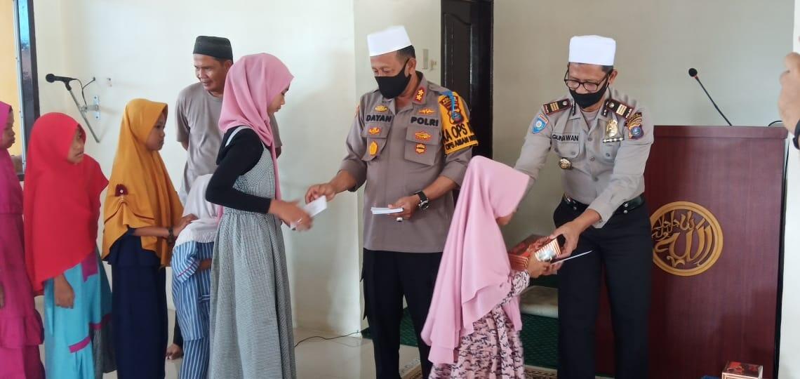 Jumat Barokah, Kapolres Pelabuhan Belawan Santuni Anak Yatim