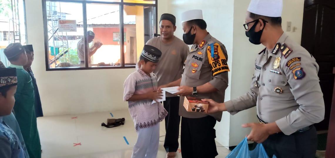 Jumat Barokah, Kapolres Pelabuhan Belawan Santuni Anak Yatim