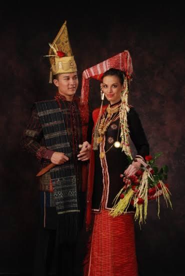 Bukn Hanya Keindahan Alamnya,Sumatera Utara Juga Kaya Akan Suku Etniknya Gan.