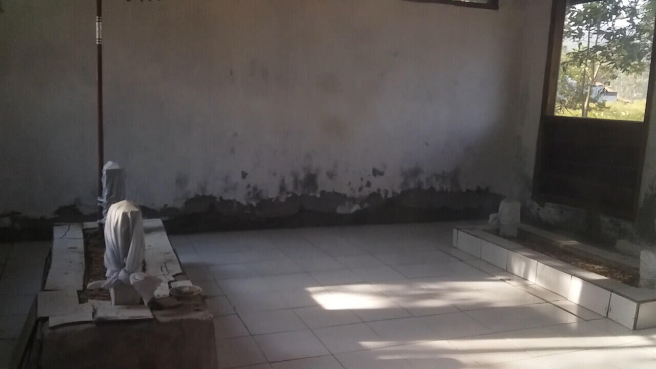 Datangi Makam Kuda Syekh Maulana Maghribi