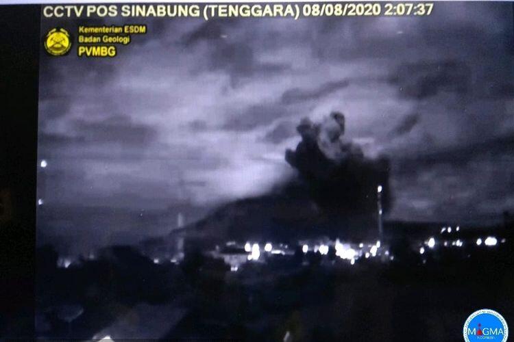 Gunung Sinabung Kembali Erupsi, Tinggi Kolom 2.000 Meter dari Puncak