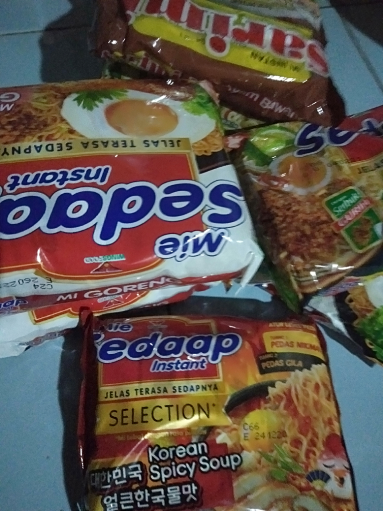 Mie Korean Spicy Soup Plus Telur dan Jamur Tiram, Wow Mak Sluruuup!