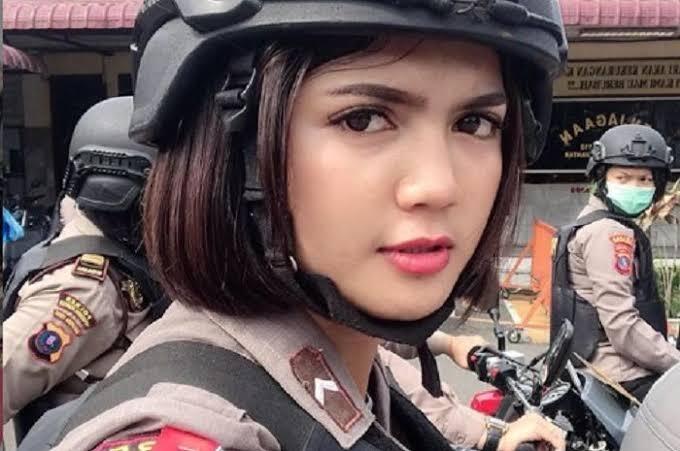 Polisi Cantik, Lo Suka Atau Malah Waspada! Apakah Polwan Ada Yang Jenderal? 