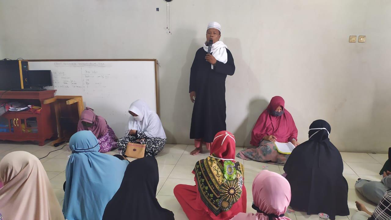 Yayasan Fajar Qolby Salurkan 115 Paket Sembilan Bahan Pokok