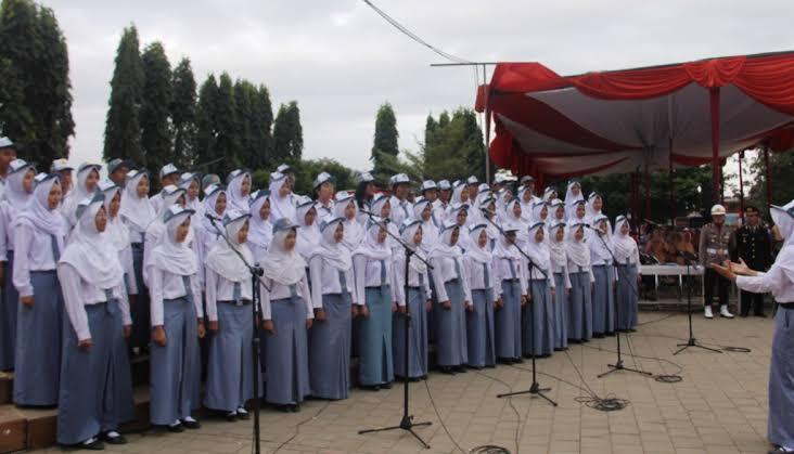 Kenangan Jadi Paduan Suara Agustusan