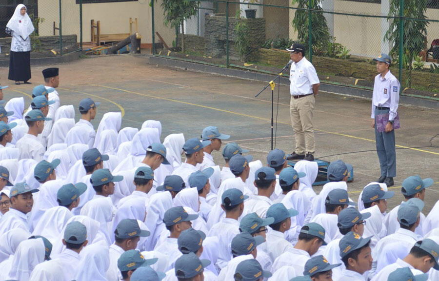 Upacara 17 Agustus di Sekolah Ala Murid Bangor, Pernah Gini Juga?