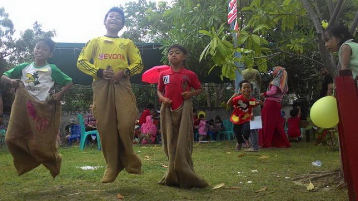 Kenangan Lucu dan Memalukan Ikut Lomba Balap Karung Masa SD, Menyambut HUT RI KE-62!