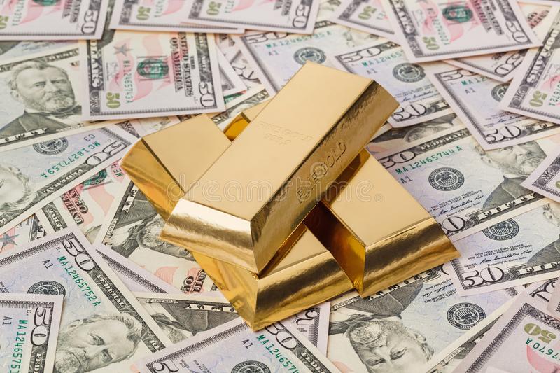 Harga Emas Makin Turun Dipicu Penguatan Dollar AS
