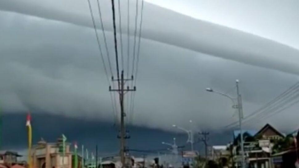 Angin Kencang Bak Badai Terjadi Usai Awan 'Tsunami' Muncul di Meulaboh