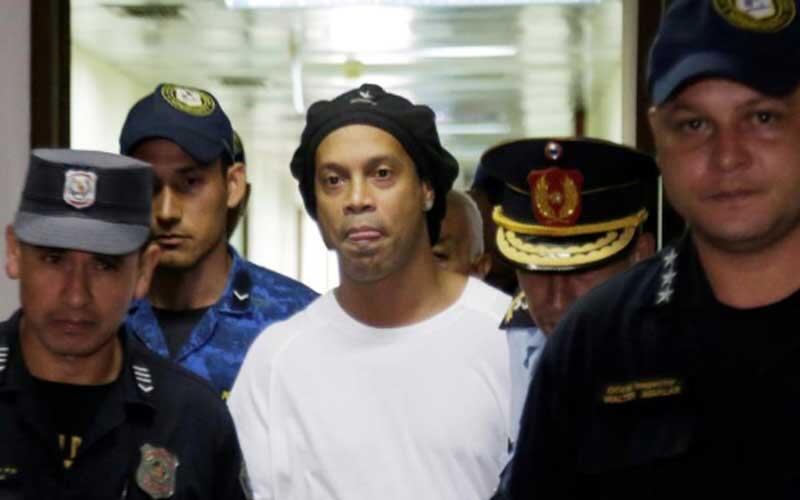 Akhirnya Ronaldinho Keluar Penjara, Tapi Berulah Lagi Bikin Party Bareng Model