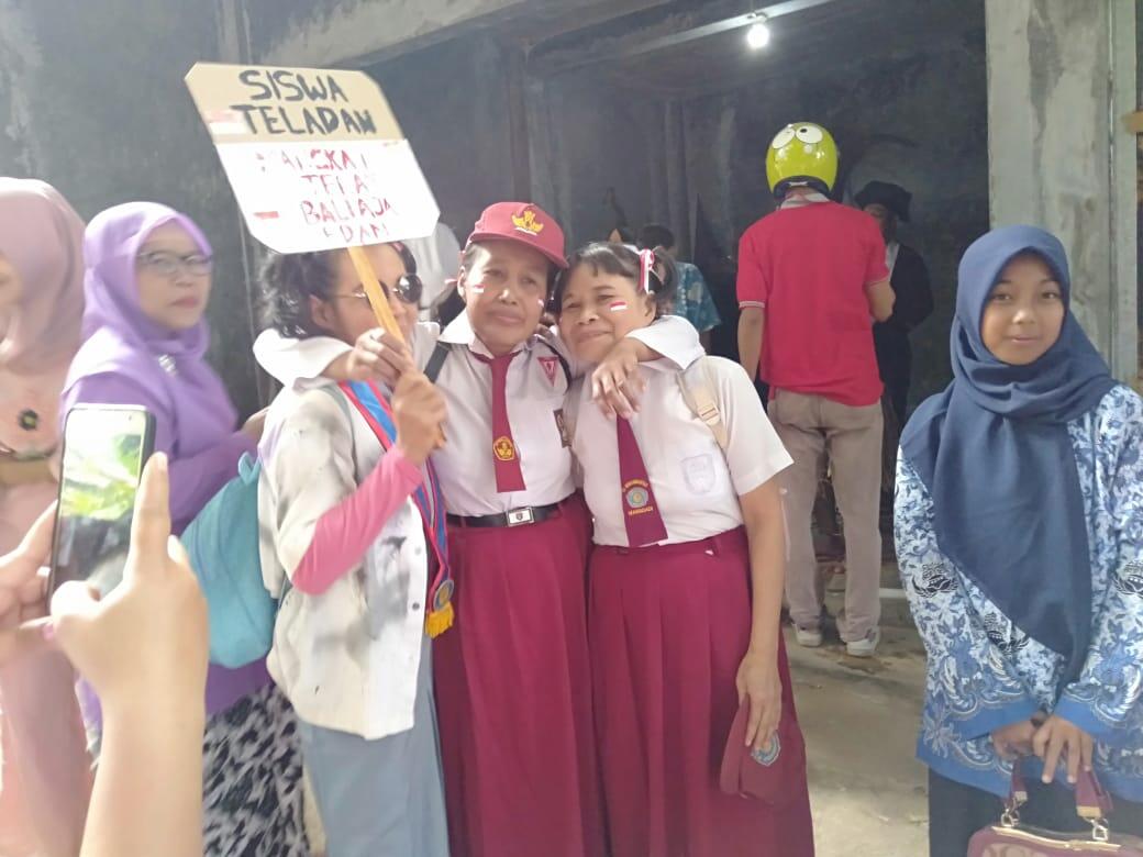 Sehari Menjadi Murid SD! Kenangan Manis Masa Kecil Kembali Saat Mengikuti Karnaval. 