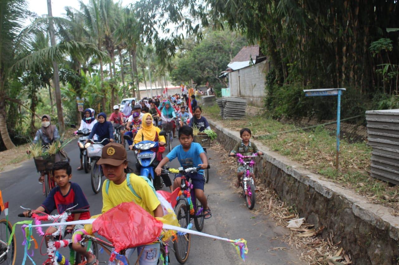 Karnaval Pemersatu Kampung, Ada Bapak-bapak yang Pakai Daster Loh