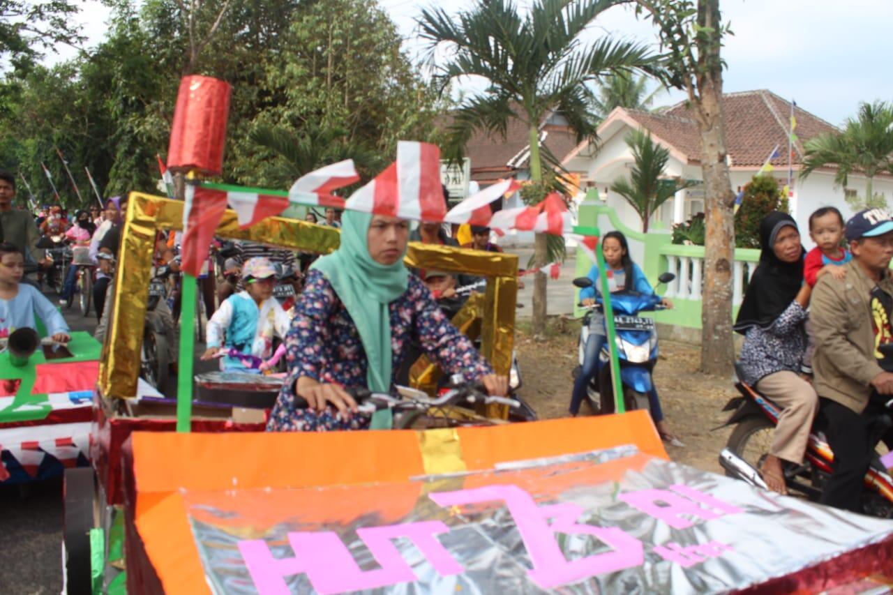 Karnaval Pemersatu Kampung, Ada Bapak-bapak yang Pakai Daster Loh