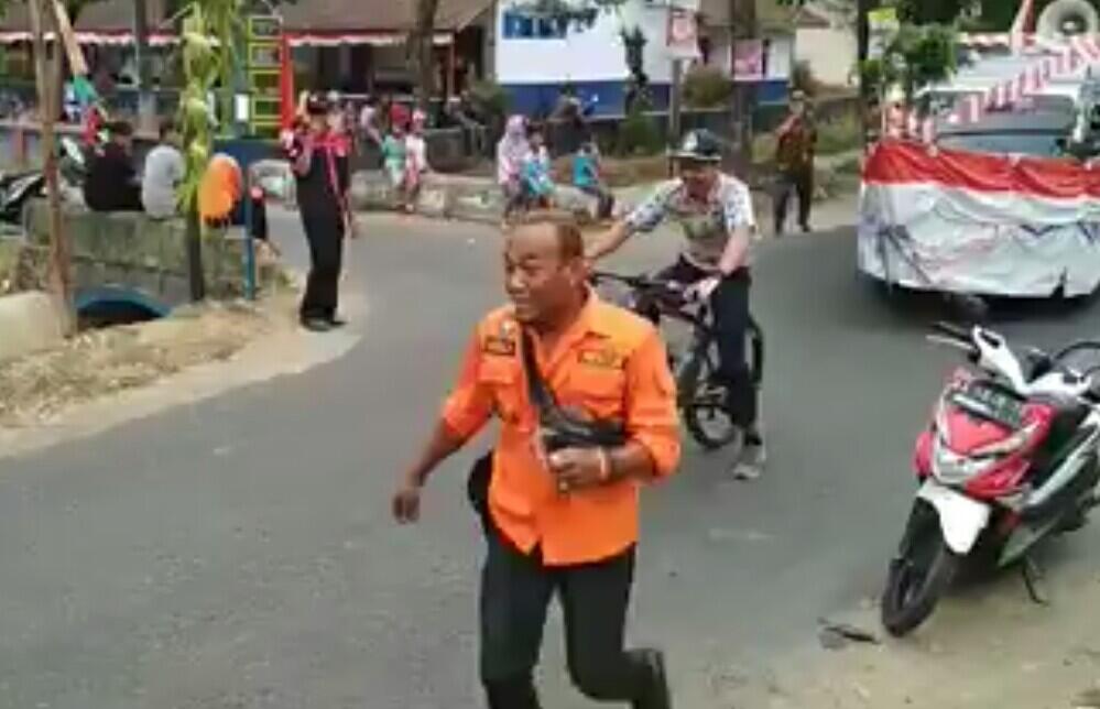 Karnaval Pemersatu Kampung, Ada Bapak-bapak yang Pakai Daster Loh