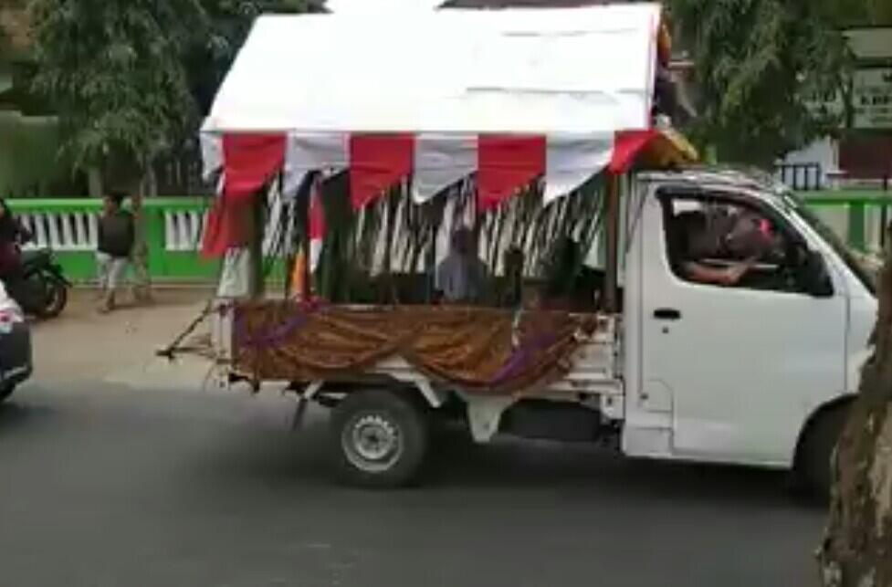 Karnaval Pemersatu Kampung, Ada Bapak-bapak yang Pakai Daster Loh