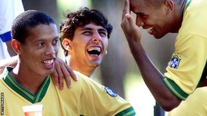 Ronaldinho : Kemerosotan Bintang Brasil Dari Kejayaan Barcelona Ke Penjara Paraguay
