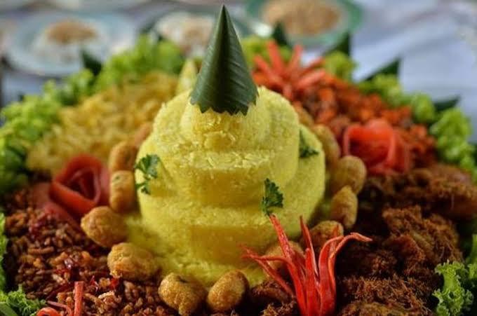 Rinduku Pada Tumpeng Kemerdekaan