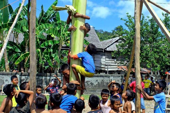 Dari Cari Langsung Pohon Pinang Nya Sampe Ikut Juga Panjat Pinang Kenangan Terseru