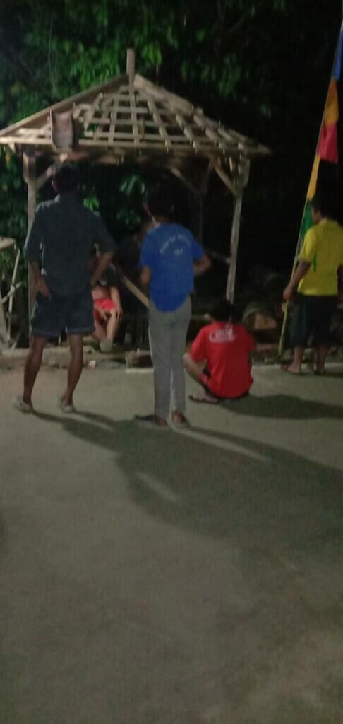 Menghias Jalan Malam Hari Jauh Lebih Menyenangkan. Ini Kenanganku Mana Kenanganmu?