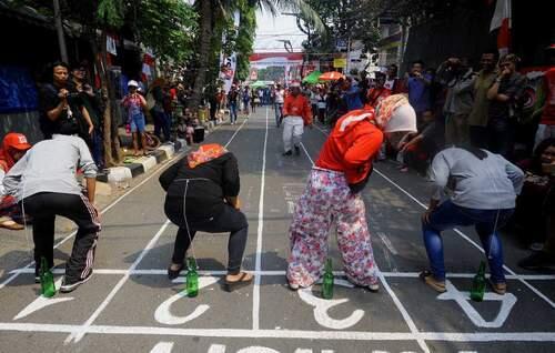 Lomba Memasukan Paku ke Dalam Botol Paling Berkesan Bagi Ane Ketika 17an