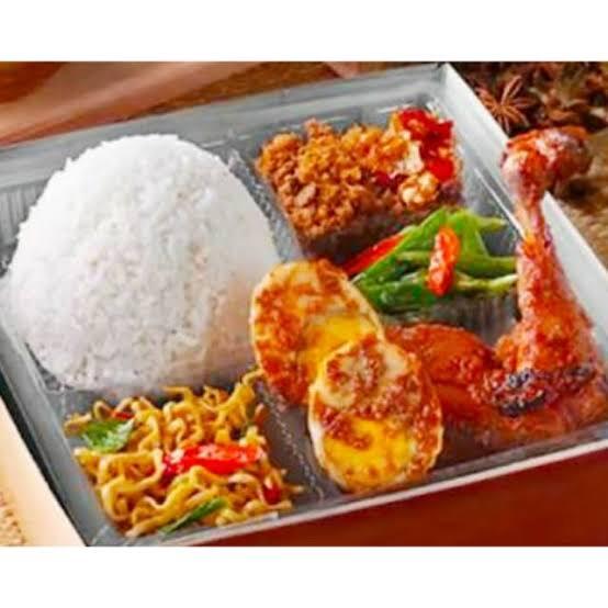 (cerpen) besek ratiban penunda lapar