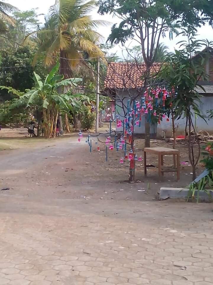 Teluk Bayur, Hiasan Unik Khas Bulan Agustus yang Saya Rindukan