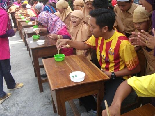 Lomba 17 Agustus-an yang Kompetetif hingga Lucu