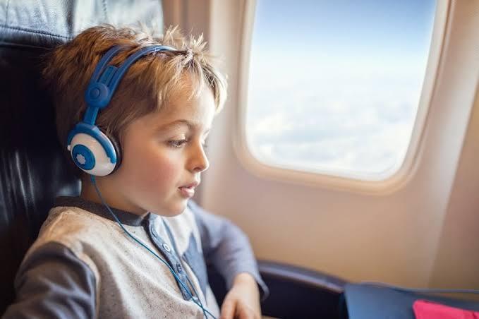 Salut! Anak Kecil Naik Pesawat Sendirian Demi Jenguk Ayahnya Yang Sakit