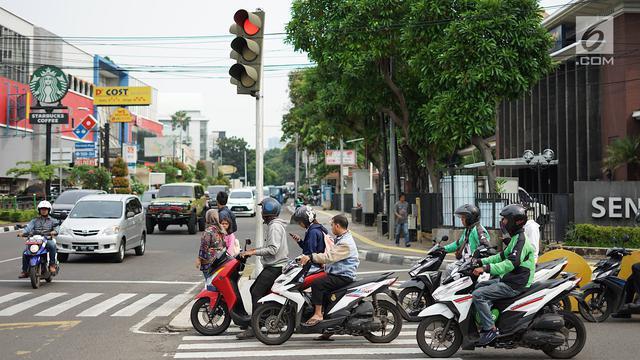 Keanehan Yang Terjadi Di Lampu Merah, Bisa Bikin Ketawa Melihatnya!