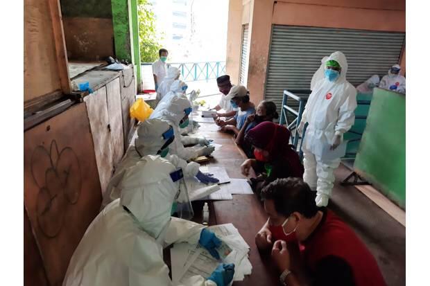 Dibuka Besok, Puluhan Pedagang Pujasera Jaksel Lakukan Rapid Test