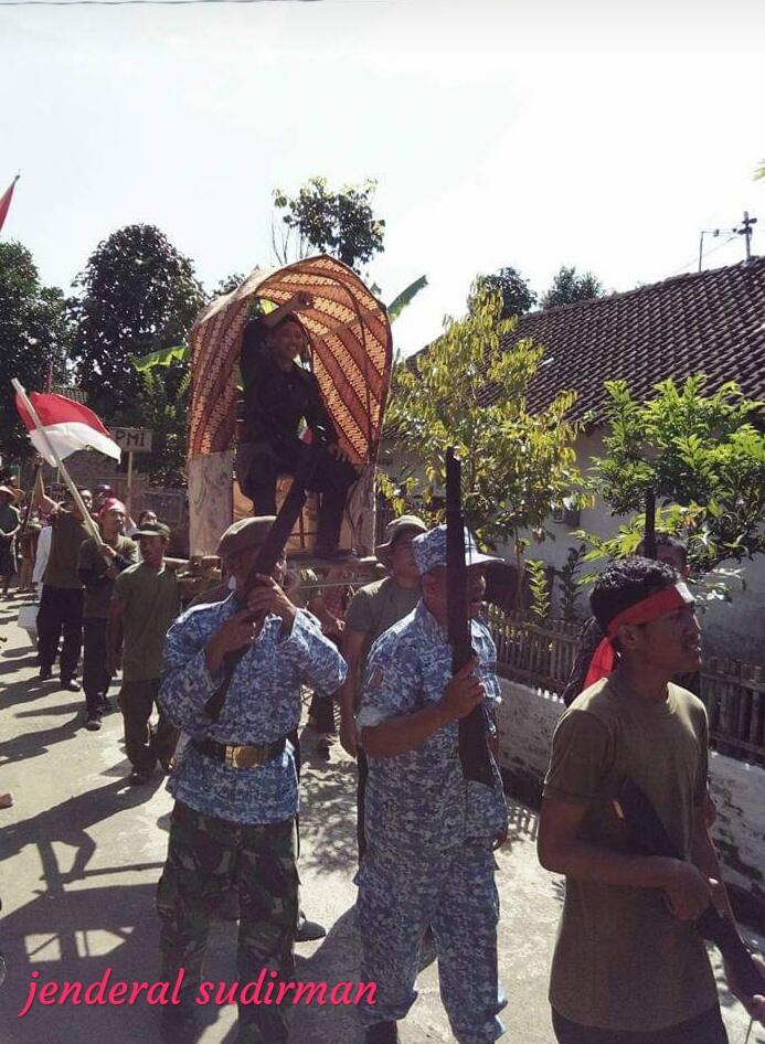 Keseruan Lomba Dan Kirab Budaya peringatan 17 Agustus Di Kampungku