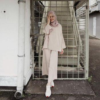 10 GAYA HIJAB YANG BIKIN AWET MUDA, COCOK BUAT NGANTOR DAN HANGOUT