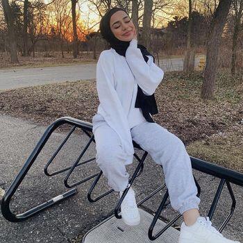 10 GAYA HIJAB YANG BIKIN AWET MUDA, COCOK BUAT NGANTOR DAN HANGOUT