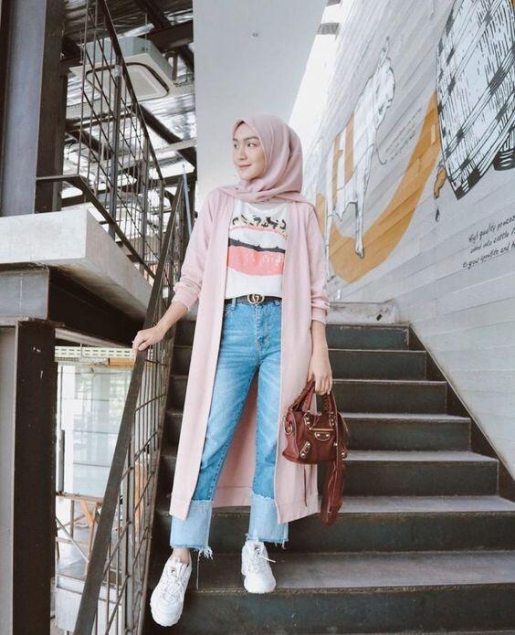10 GAYA HIJAB YANG BIKIN AWET MUDA, COCOK BUAT NGANTOR DAN HANGOUT