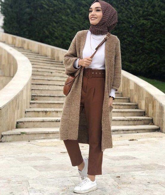 10 GAYA HIJAB YANG BIKIN AWET MUDA, COCOK BUAT NGANTOR DAN HANGOUT