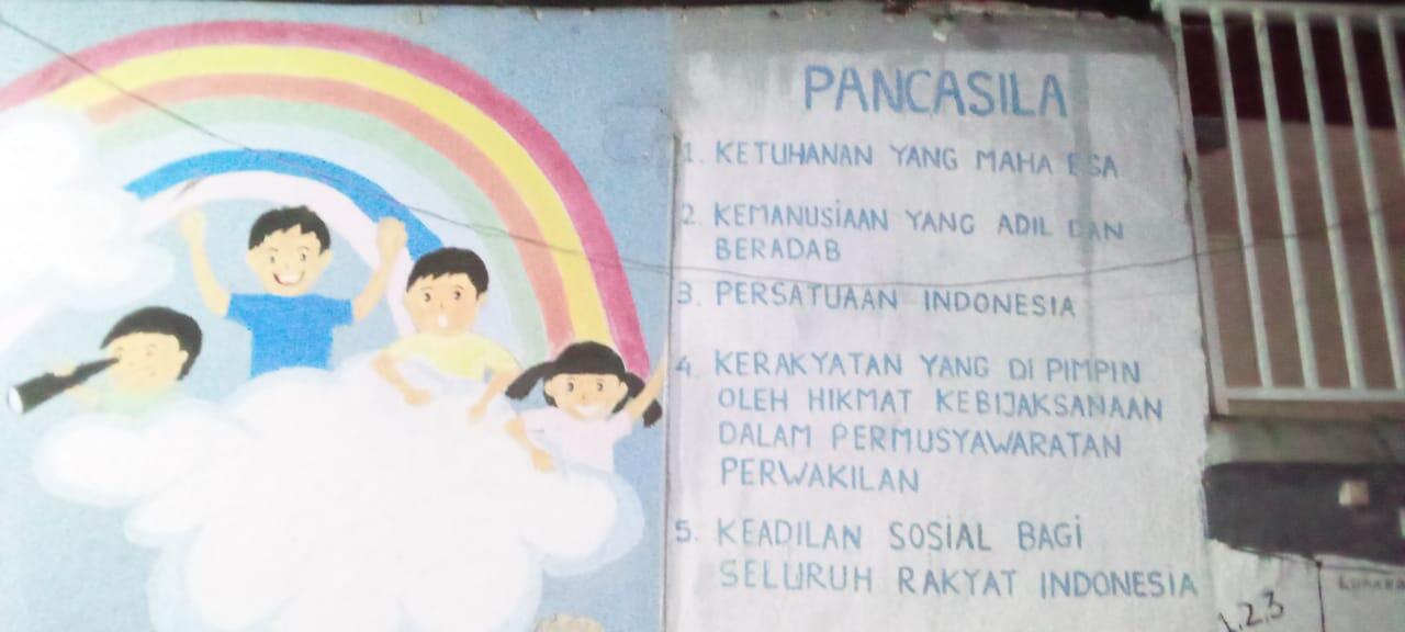 Menggambar Tembok Nuansa Kemerdekaan Untuk Memperingati Hut RI