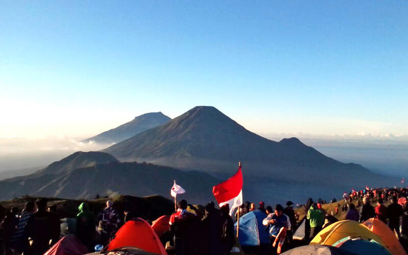 Potret Perayaan Kemerdekaan Indonesia Diatas Gunung, Bikin Iri Lihatnya!