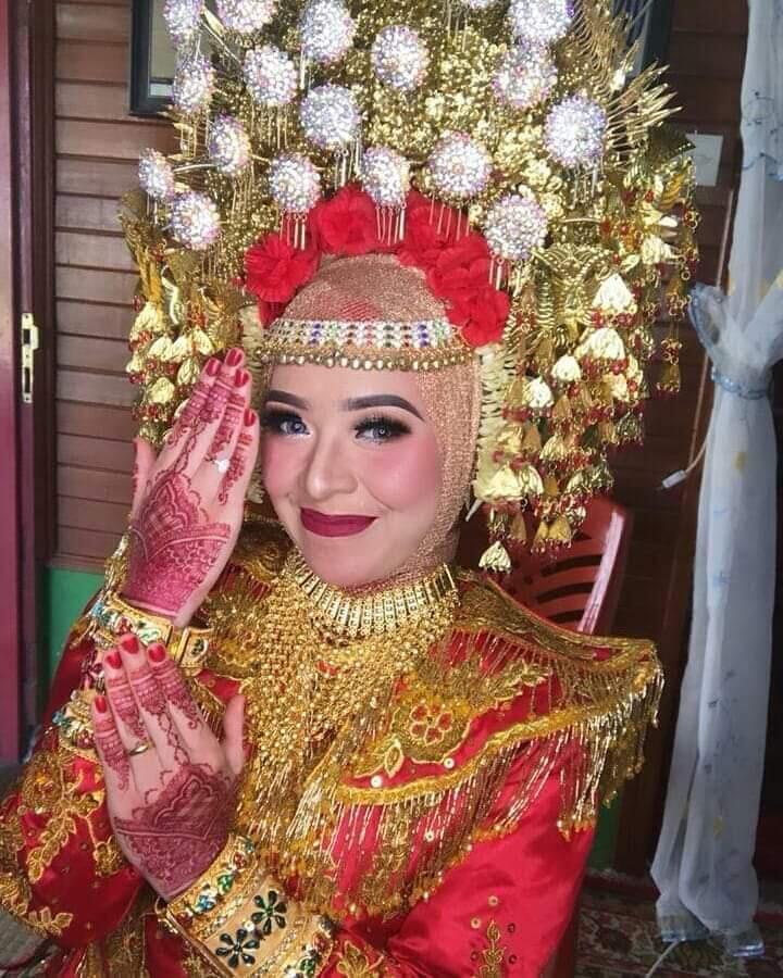 Bukan Hanya Tiara Yang Memukau, 6 Suku Di Indonesia Ini Punya Mahkota Pengantin Unik
