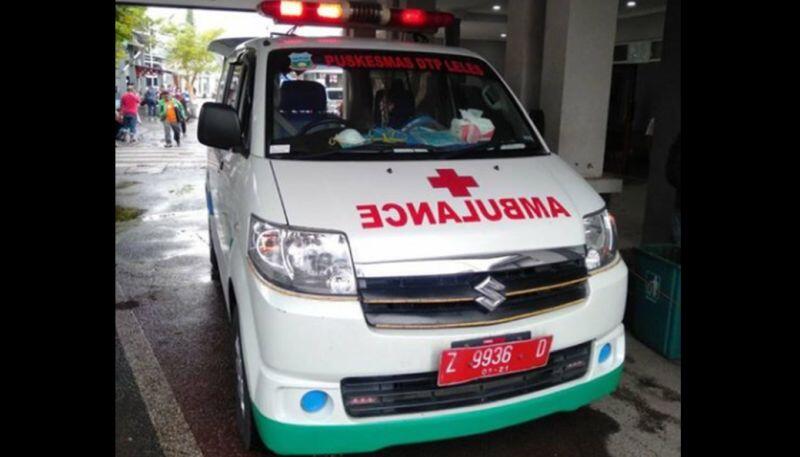 Mobil Ambulance Dihalangi, Pasien Pun Meninggal Di Perjalanan