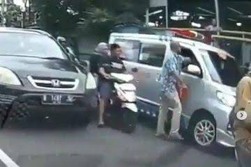 Mobil Ambulance Dihalangi, Pasien Pun Meninggal Di Perjalanan