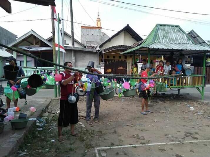 Kenangan Agustus dari Jatuh Hati Sampai Jatuh Tongkat Mayoret