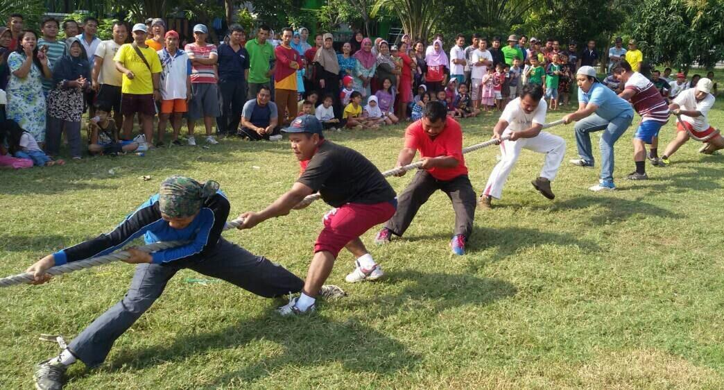 Arti Dibalik Lomba Tarik Tambang 17-an Yang Sangat Mengesankan. Kamu